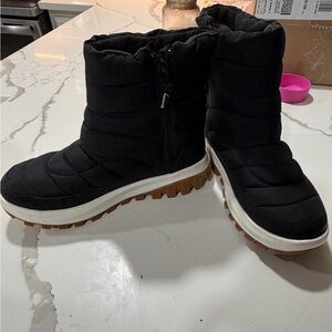 Columbia snow trot boots